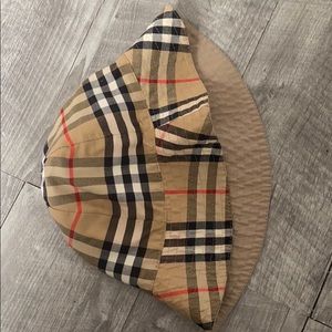 Vintage Burberry bucket hat